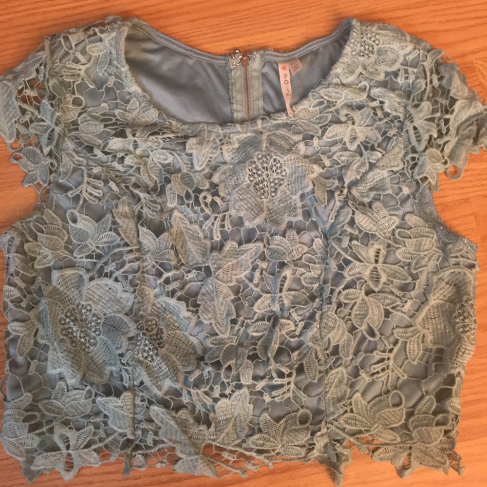 Love Point Lace Floral Crop Top